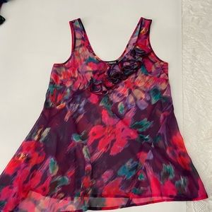 Asymmetric Tank with neck detail